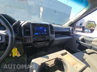 2022 Ford Super Duty F-550 Cab Chassis XL Crew Cab DRW - miniatura 10