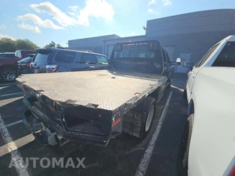 2022 Ford Super Duty F-550 Cab Chassis XL Crew Cab DRW - miniatura 3
