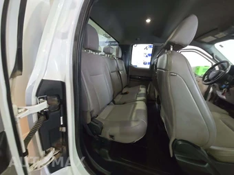 2022 Ford Super Duty F-550 Cab Chassis XL Extended Cab w/Rear Doors DRW - miniatura 15