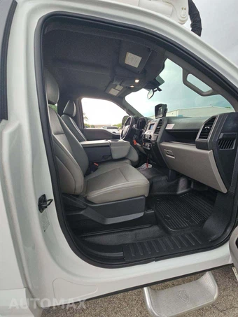 2022 Ford Super Duty F-550 Cab Chassis XL Regular Cab DRW - miniatura 15