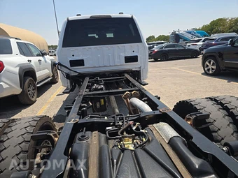 2022 Ford Super Duty F-550 Cab Chassis XLT Crew Cab DRW - miniatura 16