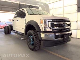 2022 Ford Super Duty F-550 Cab Chassis XLT Crew Cab DRW - miniatura 3