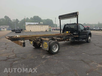 2022 Ford Super Duty F-550 Cab Chassis XLT Regular Cab DRW - miniatura 3
