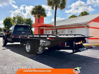 2022 Ford Super Duty F-550 Cab Chassis XLT Regular Cab DRW - miniatura 4