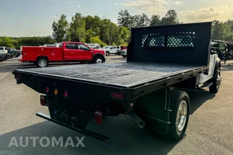 2022 Ford Super Duty F-600 Cab Chassis XL Regular Cab DRW - miniatura 16