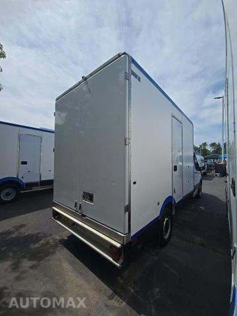 2022 Ford Transit 350 Cab Chassis - miniatura 3
