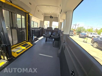 2022 Ford Transit 350 HD Passenger Wagon XLT DRW High Roof 148.0" WB - miniatura 13
