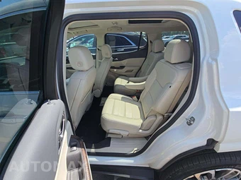 2022 GMC Acadia Denali - miniatura 13