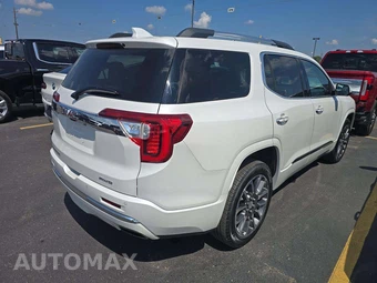2022 GMC Acadia Denali - miniatura 3