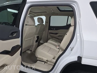 2022 GMC Acadia Denali 5SA - miniatura 13