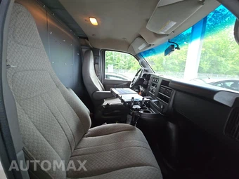 2022 GMC Savana 2500 Cargo Van 1WT 135.2" WB - miniatura 8