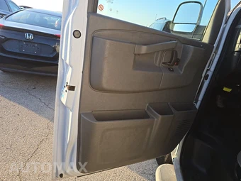 2022 GMC Savana 2500 Cargo Van 1WT 135.2" WB - miniatura 9