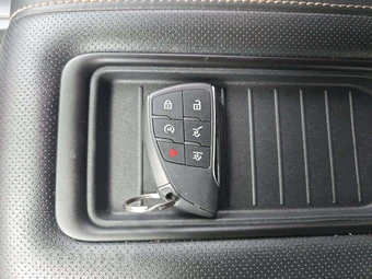 2022 GMC Yukon AT4 4SB - miniatura 5