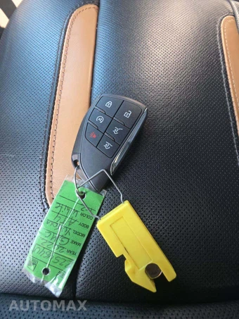 2022 GMC Yukon AT4 4SB - miniatura 8