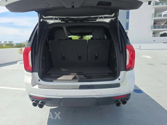 2022 GMC Yukon Denali 5SA - miniatura 15