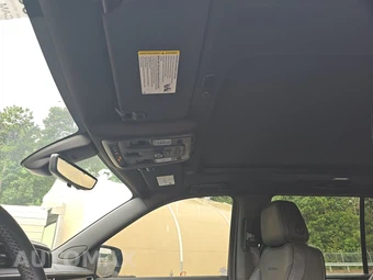 2022 GMC Yukon Denali 5SA - miniatura 19