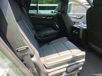 2022 GMC Yukon Denali 5SA - miniatura 17