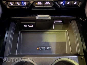 2022 GMC Yukon Denali 5SA - miniatura 32