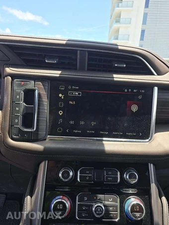 2022 GMC Yukon Denali 5SA - miniatura 10