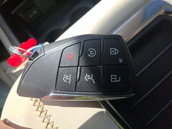 2022 GMC Yukon Denali XL - miniatura 5