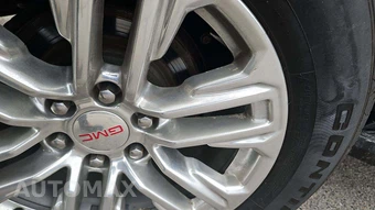 2022 GMC Yukon SLE - miniatura 4
