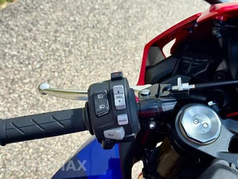 2022 Honda CBR1000RR ABS - miniatura 13