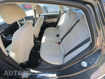 2022 Honda Civic Sedan LX - miniatura 10