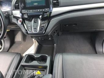 2022 Honda Odyssey Touring 118.1" WB - miniatura 11