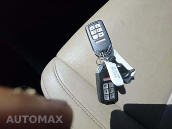 2022 Honda Odyssey Touring 118.1" WB - miniatura 8