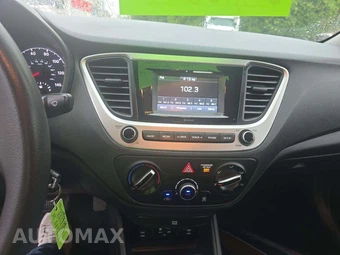 2022 Hyundai Accent SE - miniatura 7