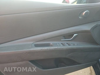 2022 Hyundai Elantra SE - miniatura 9
