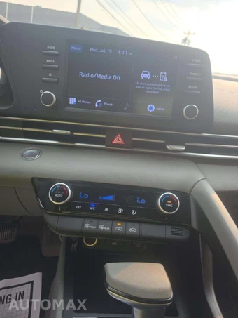 2022 Hyundai Elantra SEL - miniatura 7