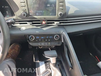 2022 Hyundai Elantra SEL – miniatura 10