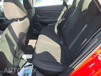 2022 Hyundai Elantra SEL – miniatura 13
