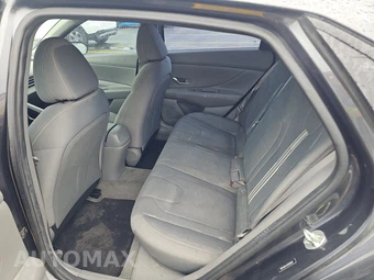 2022 Hyundai Elantra SEL – miniatura 13