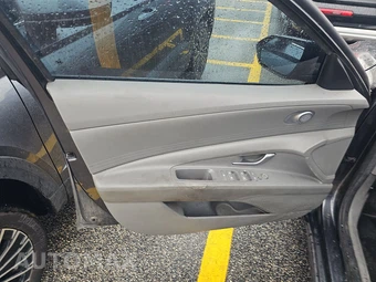 2022 Hyundai Elantra SEL – miniatura 9