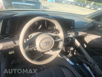 2022 Hyundai Elantra SEL - miniatura 10