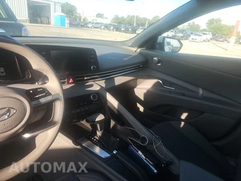 2022 Hyundai Elantra SEL - miniatura 11