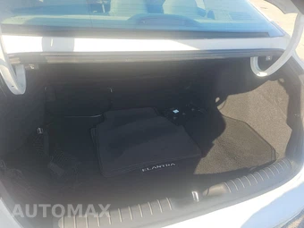 2022 Hyundai Elantra SEL - miniatura 16