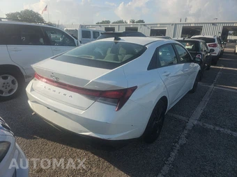 2022 Hyundai Elantra SEL - miniatura 4