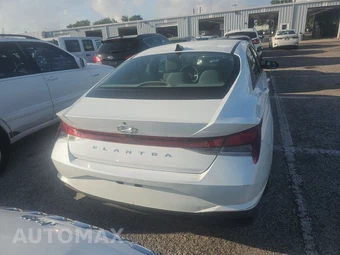 2022 Hyundai Elantra SEL - miniatura 5