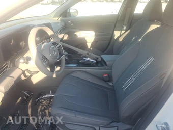 2022 Hyundai Elantra SEL - miniatura 7