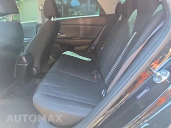 2022 Hyundai Elantra SEL - miniatura 16