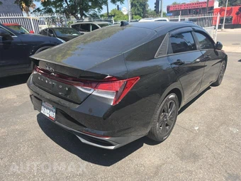 2022 Hyundai Elantra SEL - miniatura 4