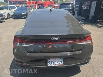 2022 Hyundai Elantra SEL - miniatura 5
