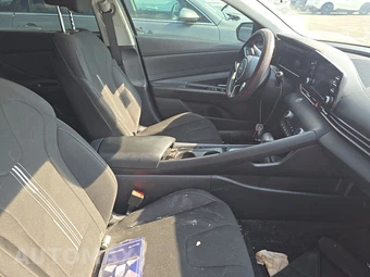 2022 Hyundai Elantra SEL - miniatura 8