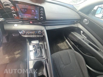 2022 Hyundai Elantra SEL - miniatura 11