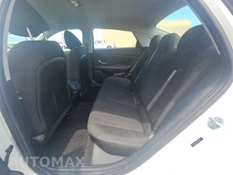 2022 Hyundai Elantra SEL - miniatura 13