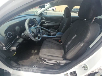 2022 Hyundai Elantra SEL - miniatura 7