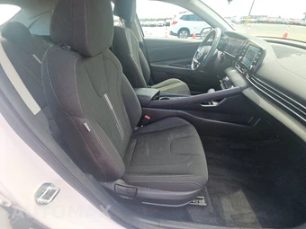 2022 Hyundai Elantra SEL - miniatura 8